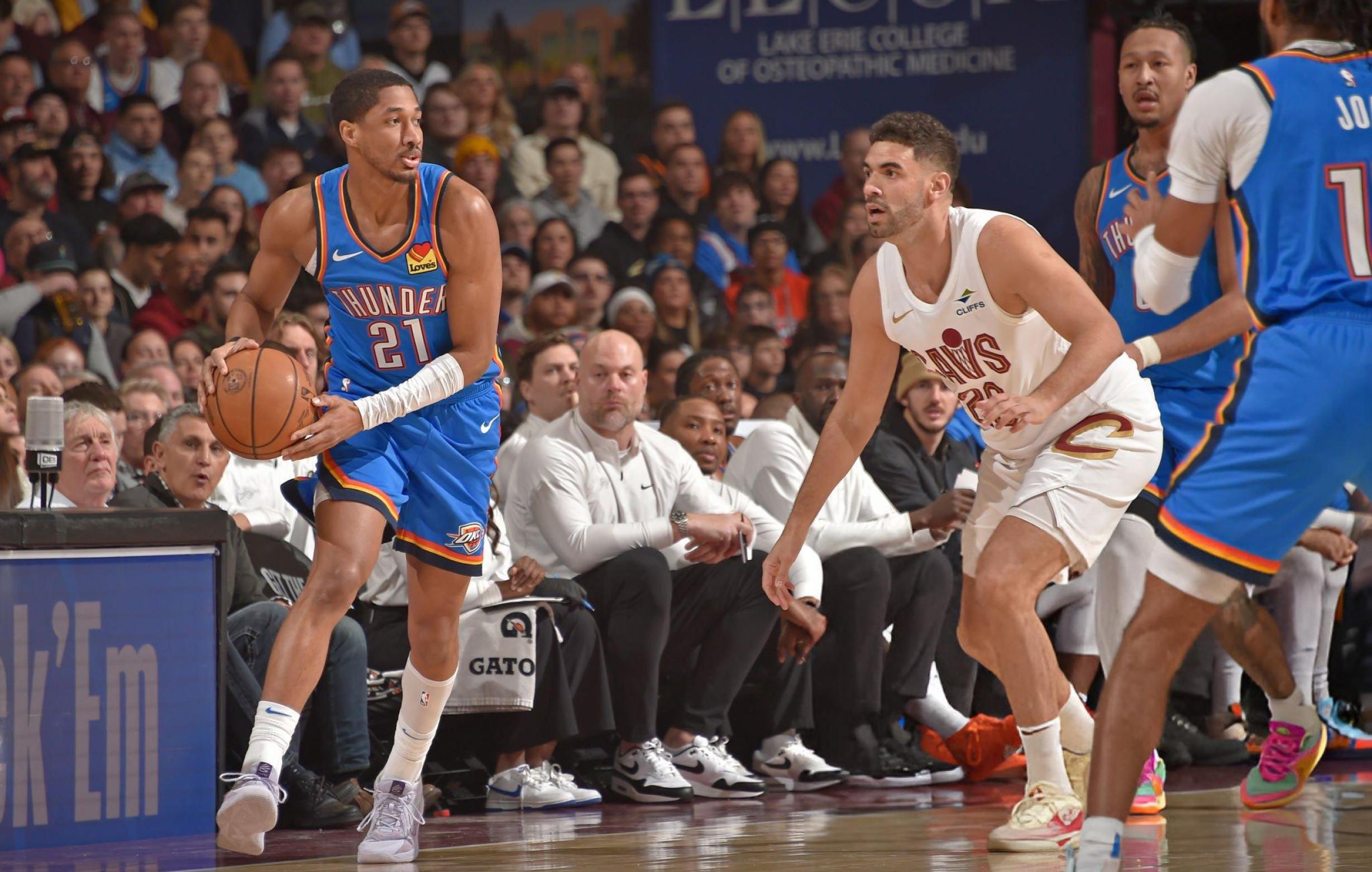 强队交锋火花四射，现场热情高涨燃烧的简单介绍