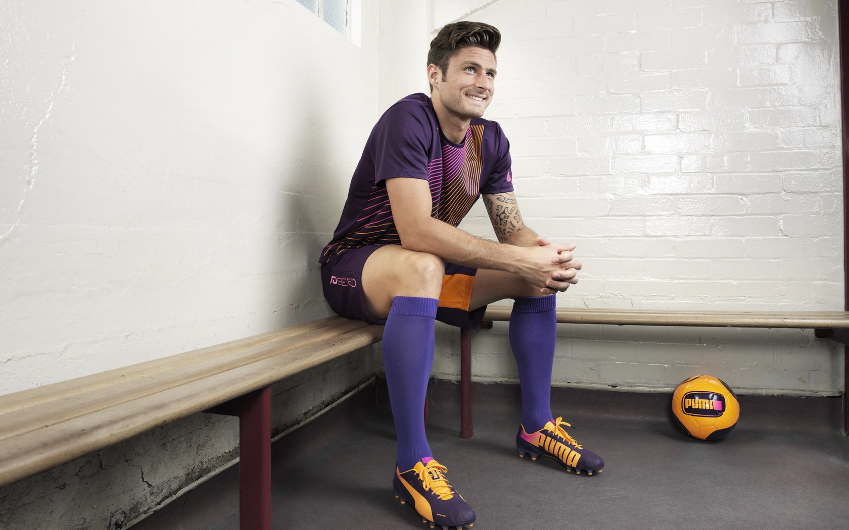 开云体育-防线爆破手阿拉巴，巴黎对决英格兰，诠释何为一人打爆一条防线